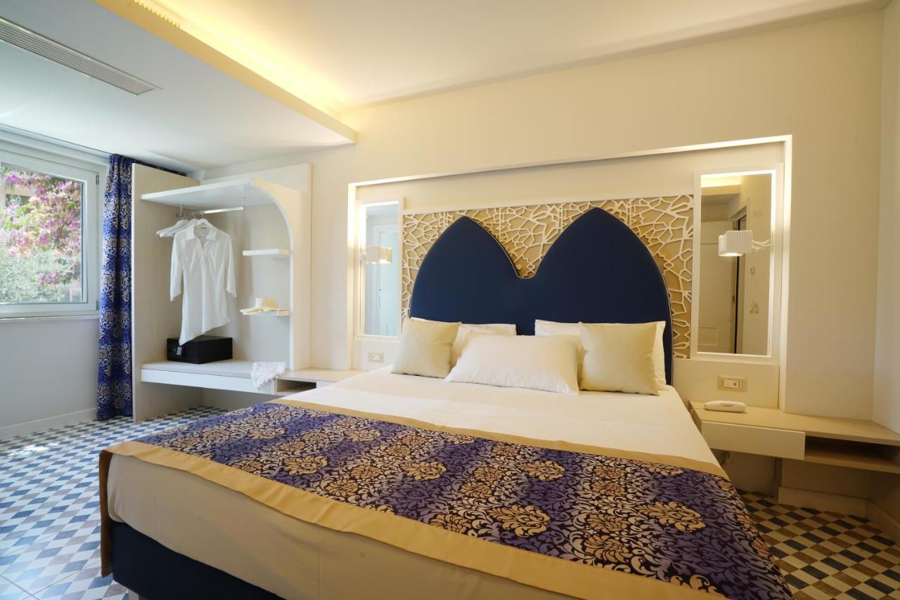 Suite Hotel L'Oasi Di Riaci (Adults Only) Santa Domenica  Bagian luar foto